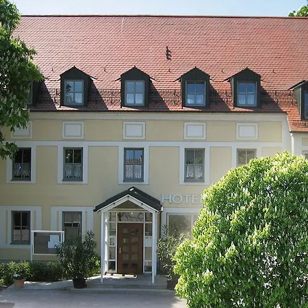 - Restaurant Kastanienhof 3*