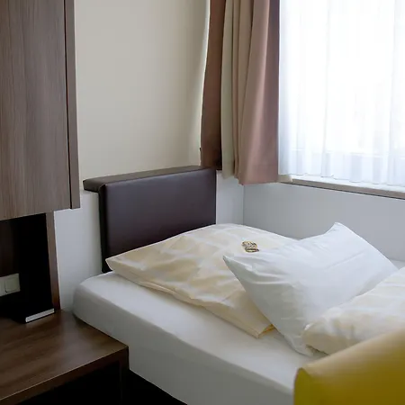 - Restaurant Kastanienhof 3* 라우인겐