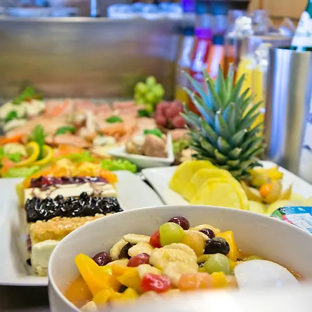 - Restaurant Kastanienhof 호텔 라우인겐
