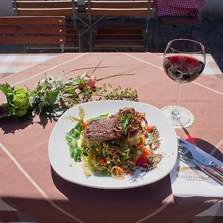 - Restaurant Kastanienhof 라우인겐