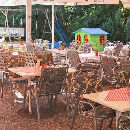 - Restaurant Kastanienhof 호텔 라우인겐