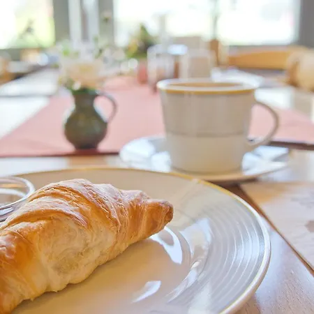 - Restaurant Kastanienhof 3* 라우인겐