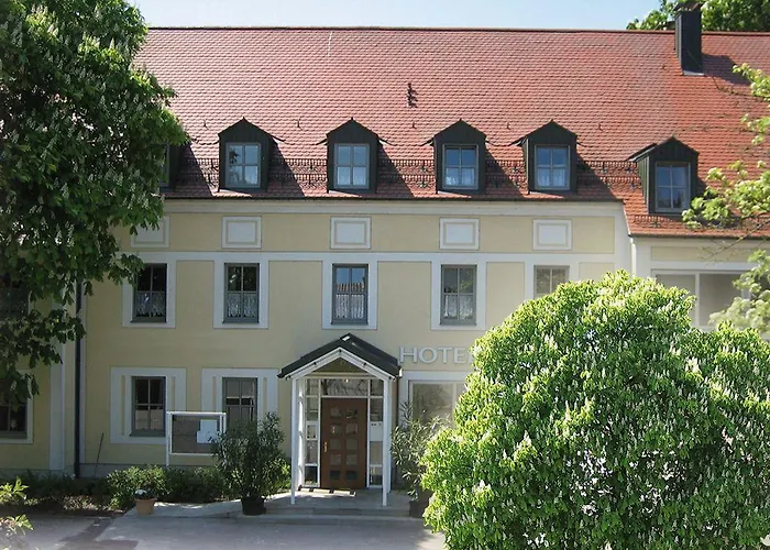 - Restaurant Kastanienhof 3*